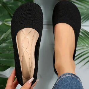 NEW Roomy Toe Box Black Flats 8